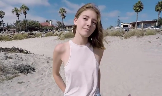 За отдых на море молодая сучка расплатилась минетом и трахом