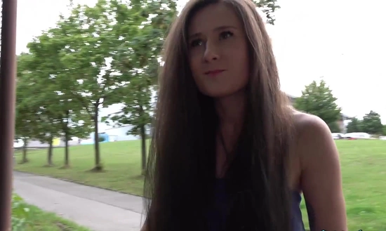 Моделью девочка так и не стала, но зато потрахалась и денег заработала