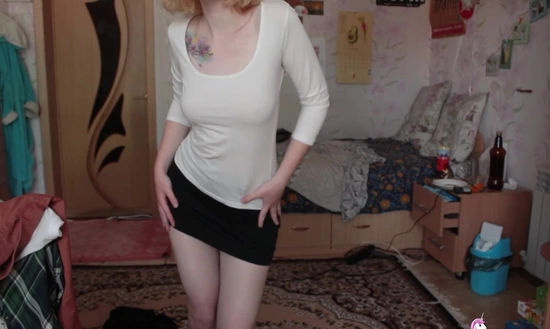 Русская шлюшка соблазняет парня и хочет чтобы он вытрахал её
