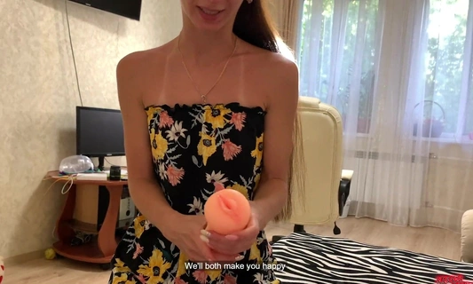 Русская девушка вздрочнула любовнику резиновой рот-вагиной с Алиэкспресса