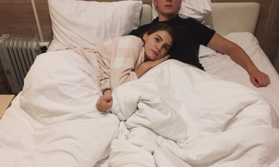 Захотела отсосать парню, пока он смотрит вечерний матч по футболу