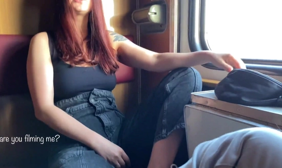 Трахнул подругу и кончил ей в киску, пока ехали в поезде!