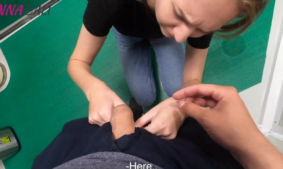 Неловкая ситуация в поезде закончилась неожиданным минетом и сексом с незнакомкой