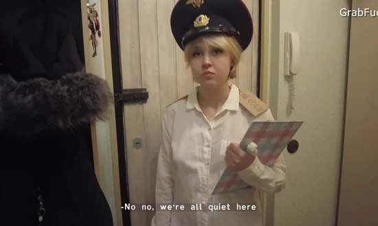 Любитель травки трахает даму в погoнax, чтобы не забрала в отделение!