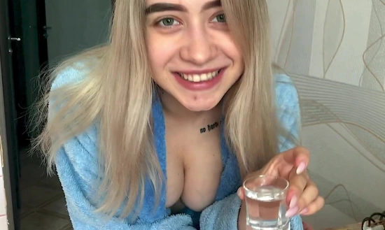 Напоил соседку водкой и оттрахал, пока мужа небыло дома!