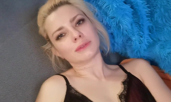 Русская женушка-милфа сняла приватное видео для любовника - как играется с дилдо!