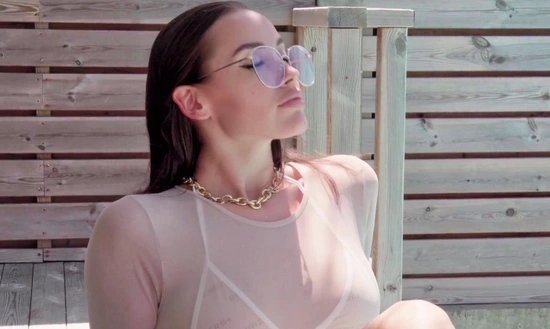 Роскошная русская девушка отдается новому другу после совместного распития шампанского!