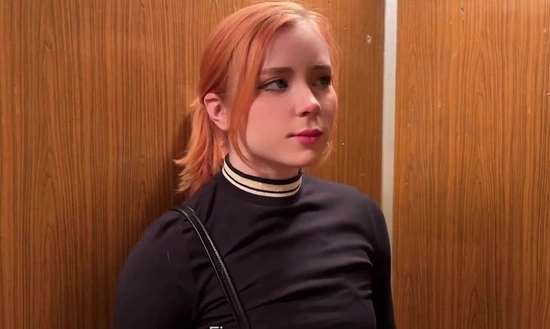 Пока муж в командировке, жена удовлетворяет естественные потребности с соседом!