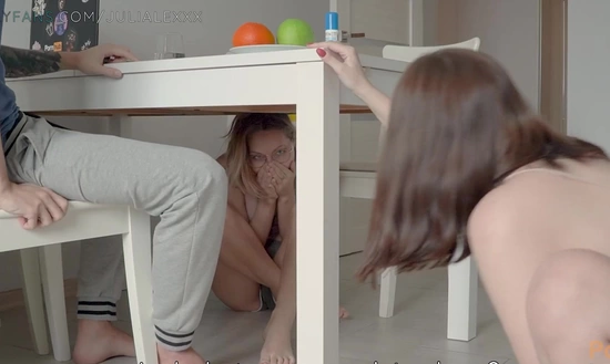 Хватило наглости изменять с подругой девушки, пока она делает чай, а потом они занялись тройничком со стонами на всю квартиру!