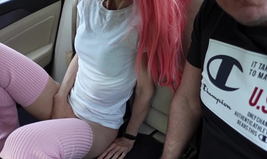 Оставил жену с другом в машине на 15 минут, а она изменила с аналом и спермой в рот!