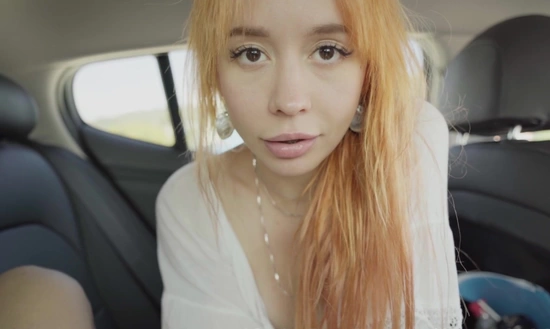 Ехала с другом в такси и просто захотела ему отсосать!