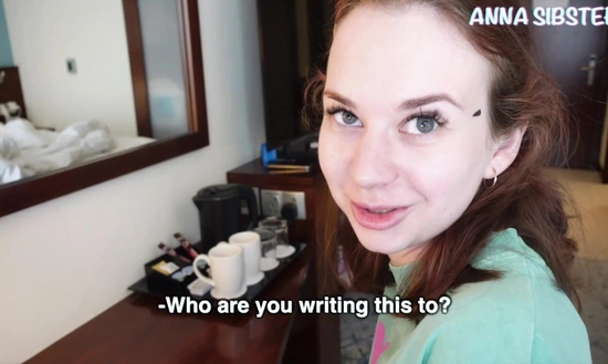 Его стихи заставили мои трусики упасть — пока он писал про другую, я отсосала ему до капли!